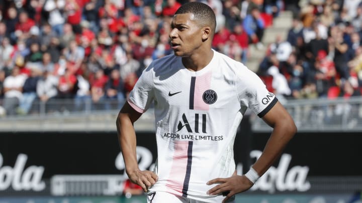 Et si Kylian Mbappé prolongeait au PSG ? Et si Kylian Mbappé prolongeait au PSG ?